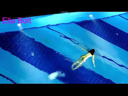❤️ Ich kann nicht aufhören zuzusehen, junge Blondine beim Nacktschwimmen im Pool des ELLA BOLT Resorts erwischt Sex video bei uns de.bladesoul.top ﹏